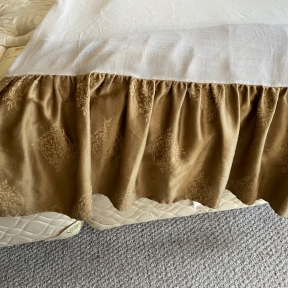 Duvet Cover & Dust Ruffle - Picture 3 of 4